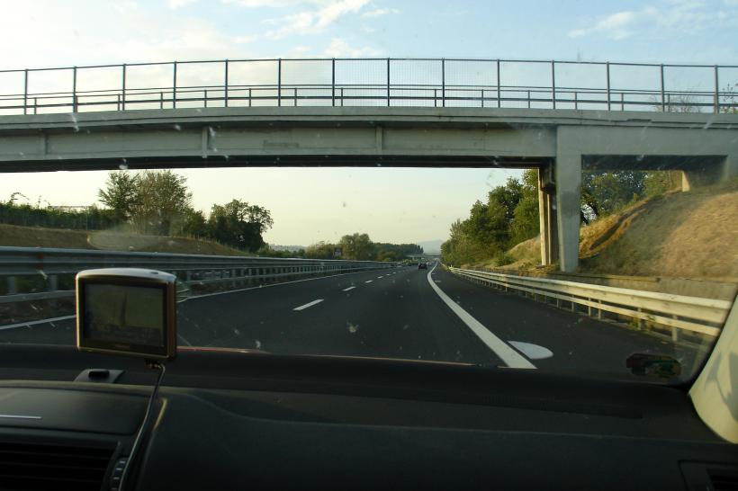 Restricţiile de circulaţie pe Autostrada Bucureşti - Piteşti, în zona podului peste Argeş, vor fi ridicate vineri seara
