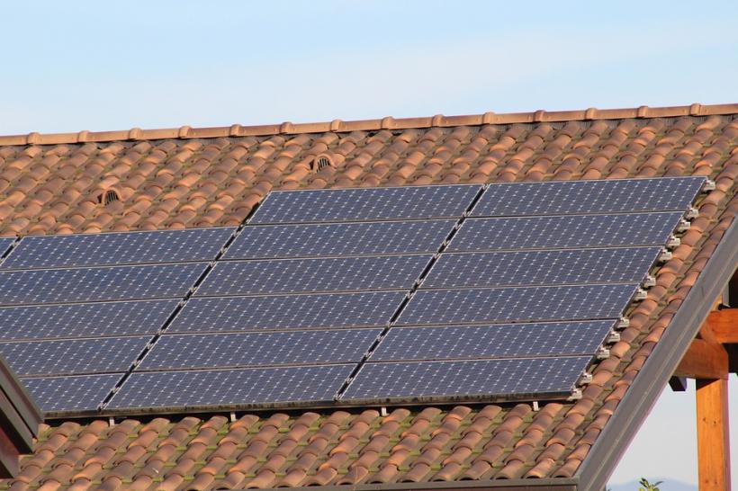 E mai bine să îți montezi panouri fotovoltaice vara? 