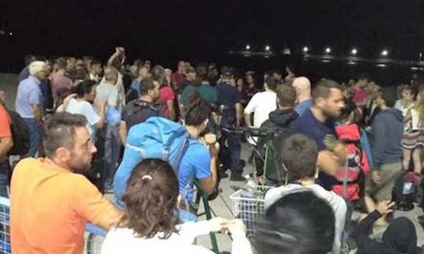 Sute de turişti, printre care şi români, blocaţi de mai multe zile pe o insulă din nordul Greciei
