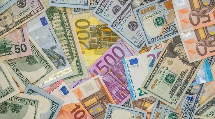 Moneda naţională s-a depreciat în raport cu euro