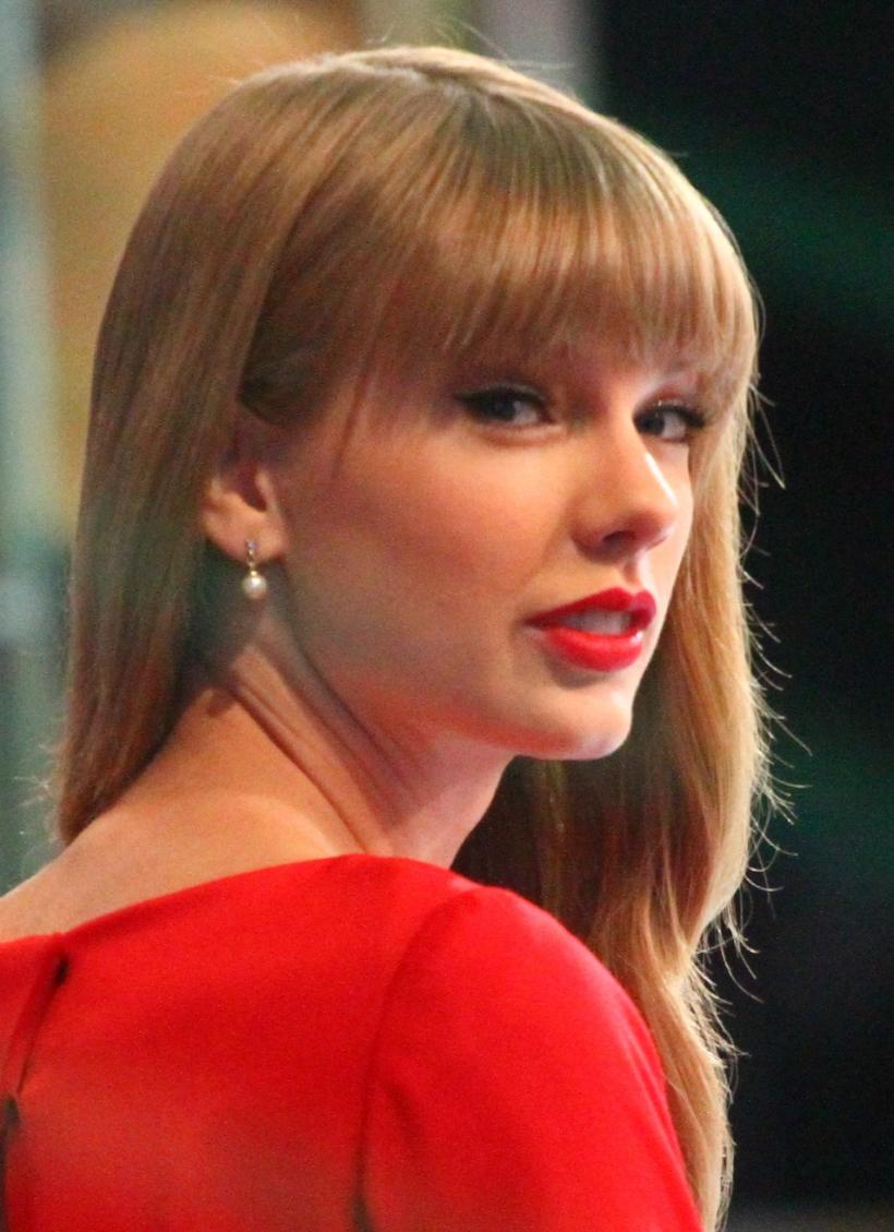 Taylor Swift a lansat un nou album, care promovează iubirea şi opiniile asumate