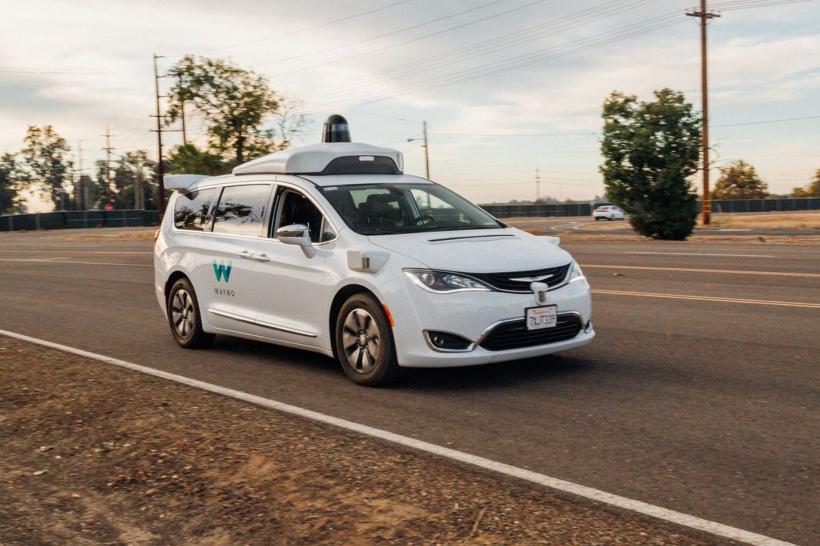 Complet autonom. Google vrea maşini fără volan