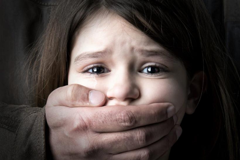 Un bătrân din Brăila a fost arestat după ce a încercat să violeze o fetiţă de 5 ani
