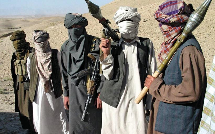 Talibanii încep negocierile cu un masacru