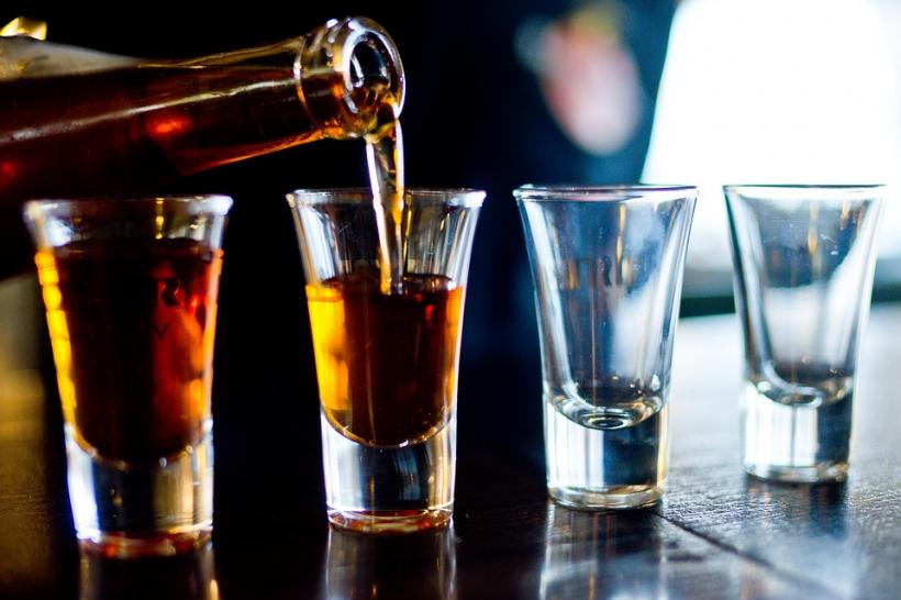 Românii şi bulgarii au cele mai ieftine băuturi alcoolice din UE
