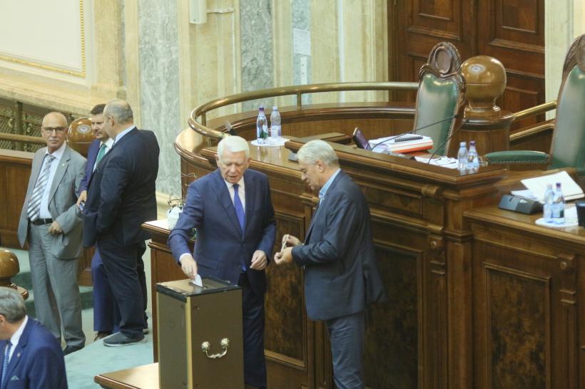 Teodor Meleşcanu a câștigat preşedinţia Senatului 