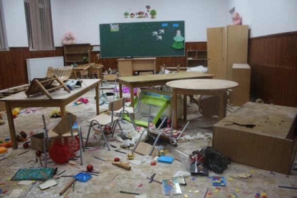 Trei copii din Giurgiu au vandalizat o şcoală din cauza unei jucării. Totul a pornit de la un joc video
