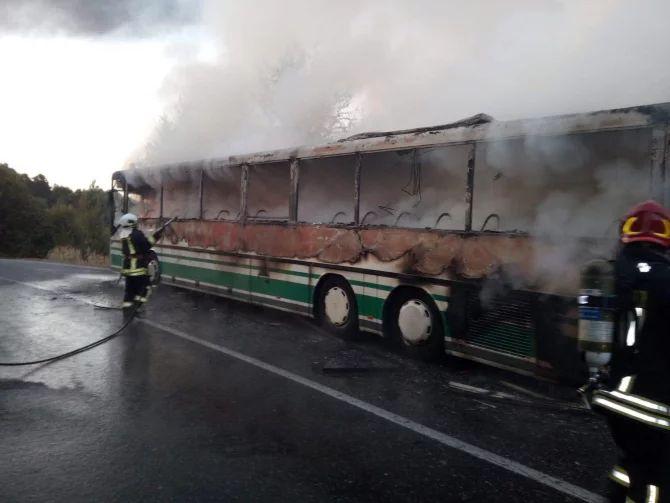 Un autobuz cu călători a luat foc în Brașov, duminică dimineaţă