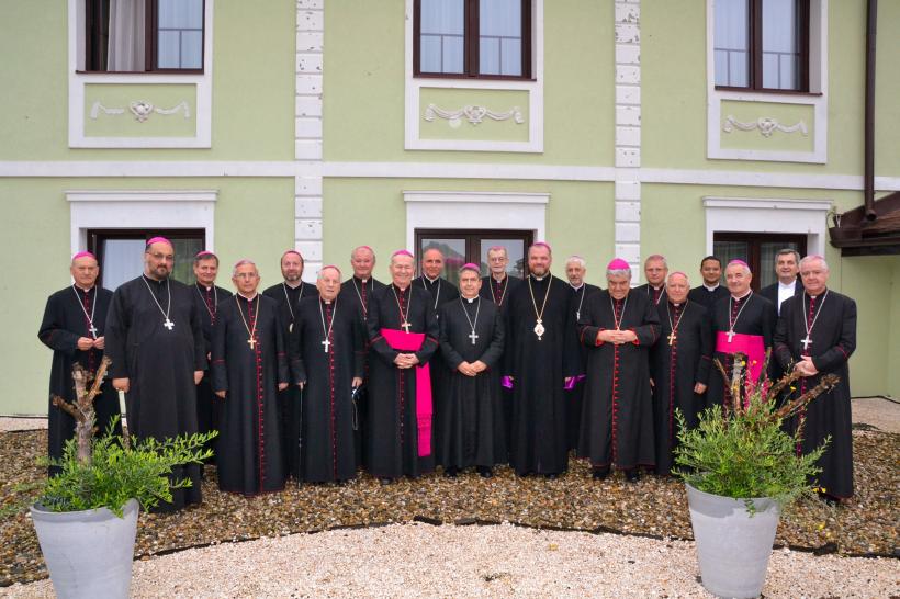Episcopii catolici din România duc mai departe îndemnul Papei Francisc: „Să mergem împreună!”