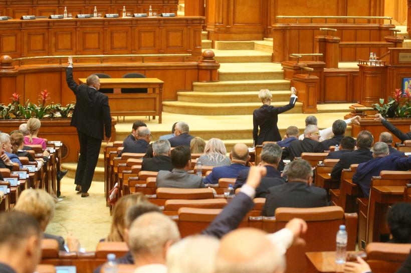 Scandal în Parlament: Moțiunea de cenzură va fi votată joia viitoare