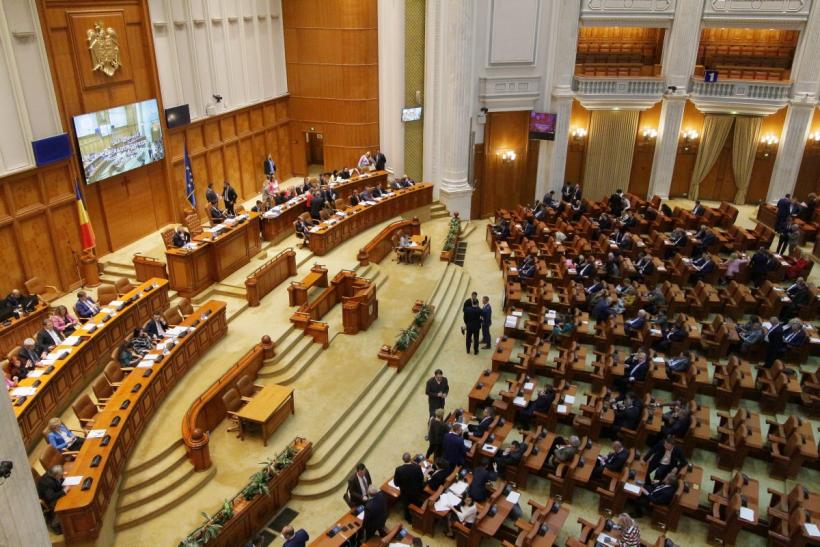 Parlament: Moţiunea de cenzură a fost citită