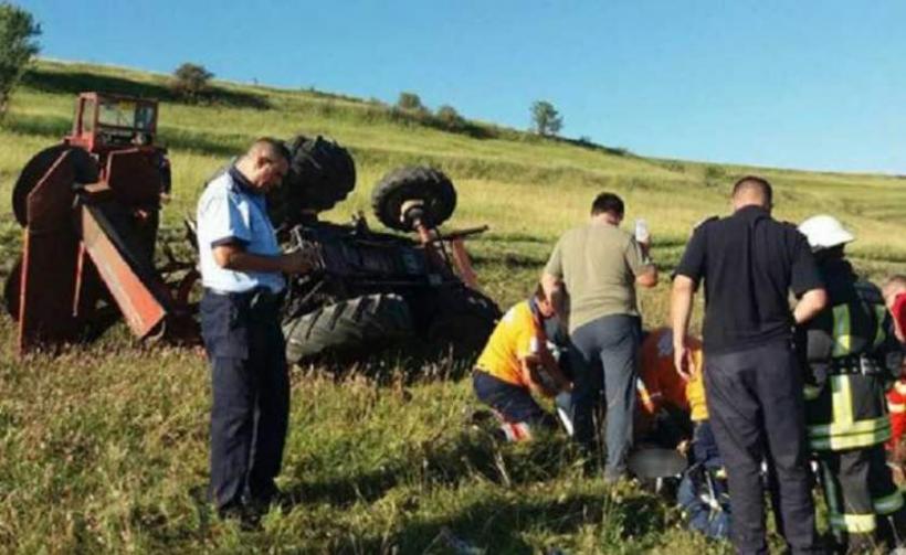 Accident dramatic la Arad: Tractorist strivit mortal în timp ce lucra la utilajul de balotat aflat în funcţiune