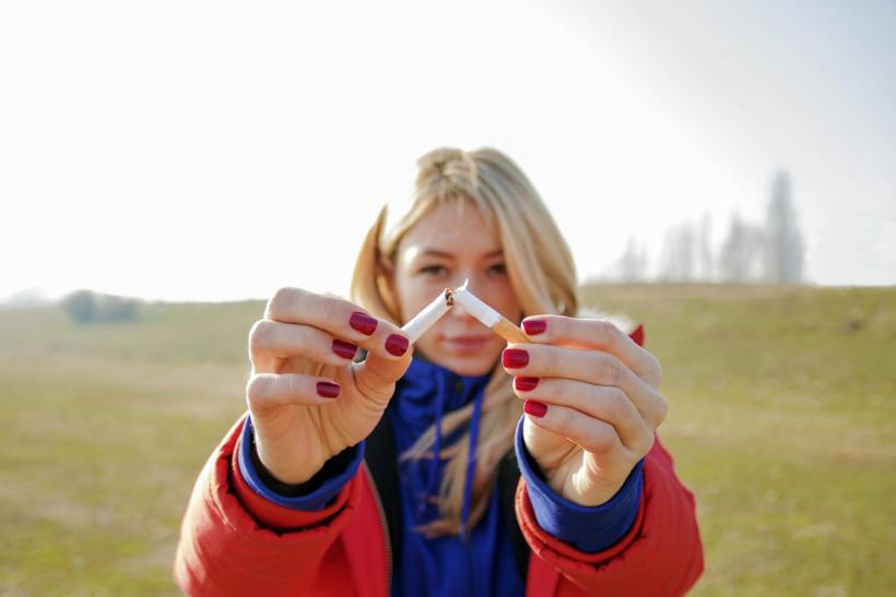 Atenție, fumători! Nicotina pune pielea în pericol! 4 efecte negative ale tutunului