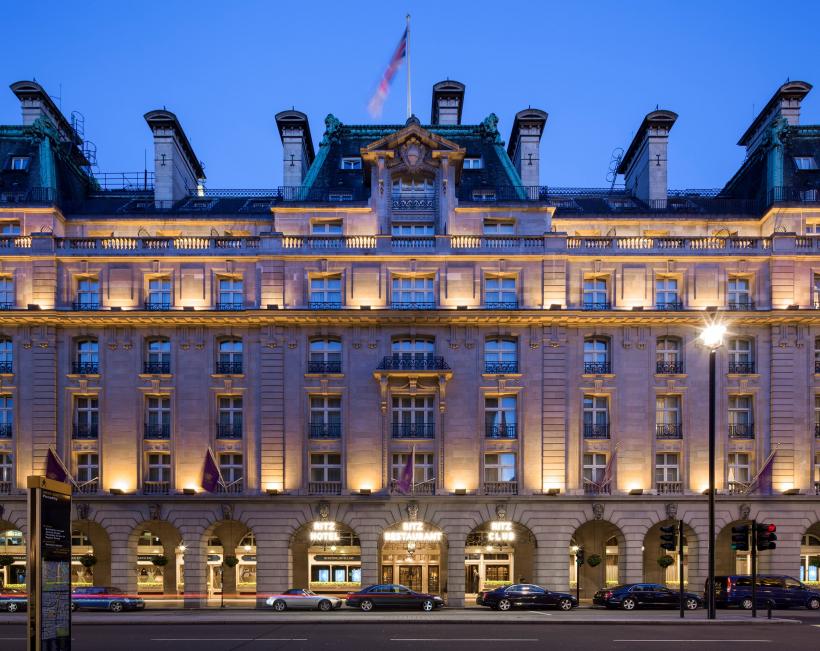 Celebrul hotel Ritz din Londra ar putea fi vândut cu aproape un miliard de dolari