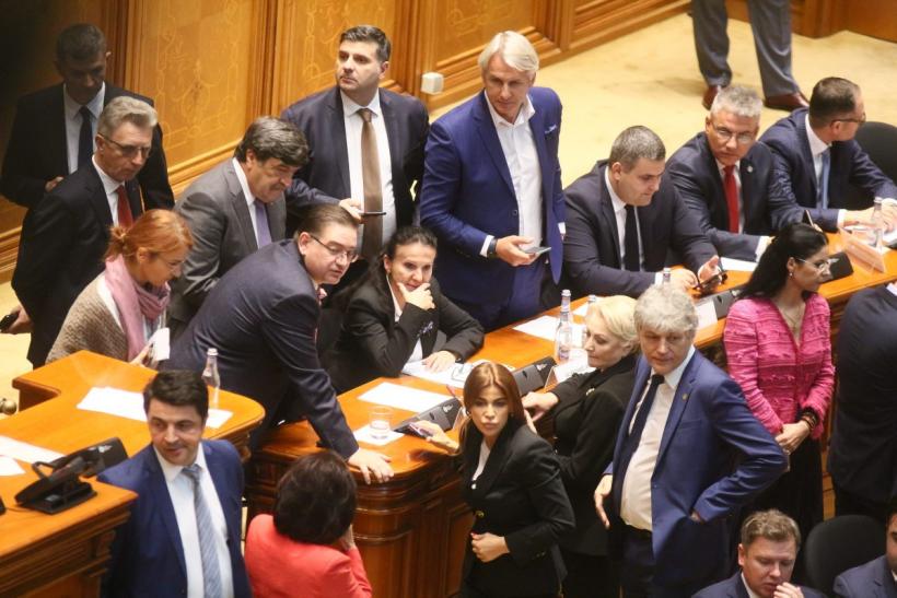 Iohannis și-a anihilat principalul adversar de la prezidențiale cu mâna lui Ponta și Tăriceanu