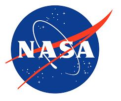 NASA a prezentat două costume spațiale care vor fi purtate de astronauți pe Lună