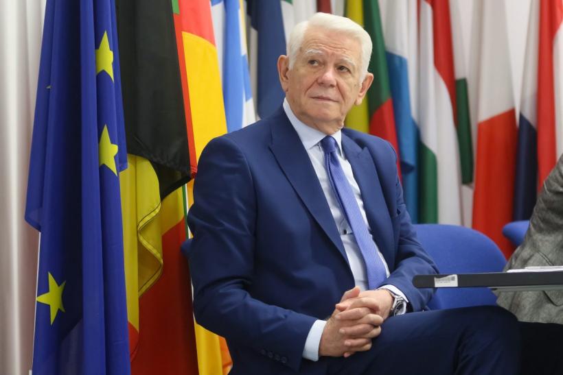 CCR nu se poate pune de acord în privința mandatului lui Meleșcanu la șefia Senatului