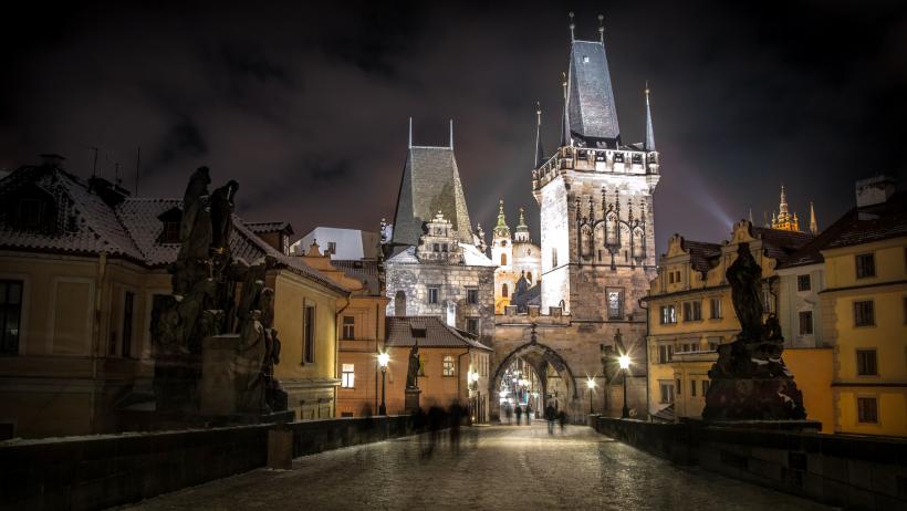 Poliţia cehă anchetează vânzarea unor măşti cu chipul lui Hitler într-un magazin din Praga