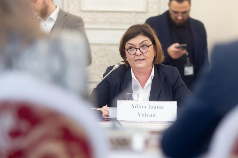 Adina Vălean: Scăderea emisiilor în aviaţie trebuie să fie realizată prin măsuri combinate