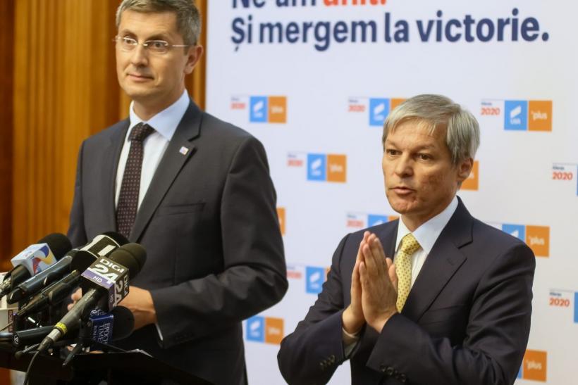 Dacian Cioloș vrea să preia, indirect, partidul lui Dan Barna