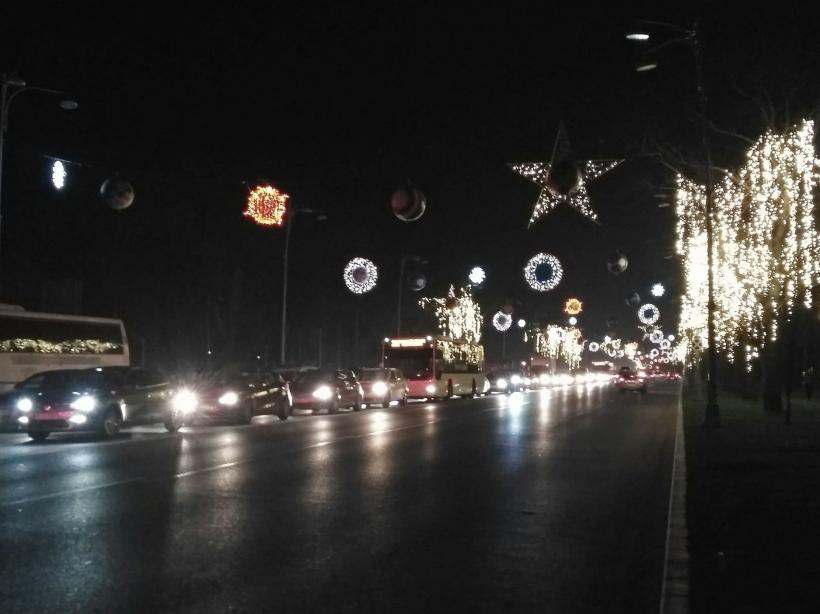 FOTO S-au aprins luminițele de Crăciun în București