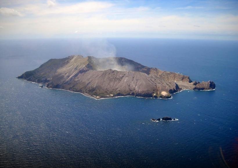 Erupție vulcanică în Noua Zeelandă. 5 morţi, circa 20 de răniţi grav şi 8 dispăruţi