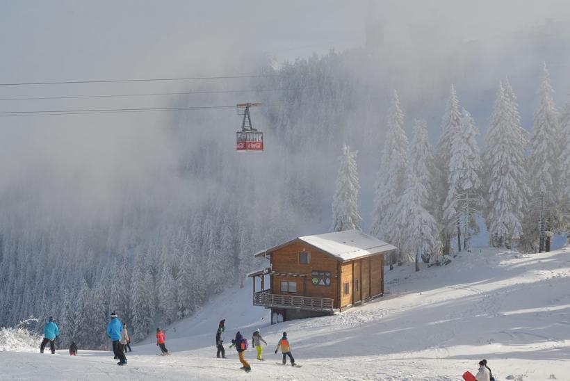Vacanță de iarnă la schi, în România