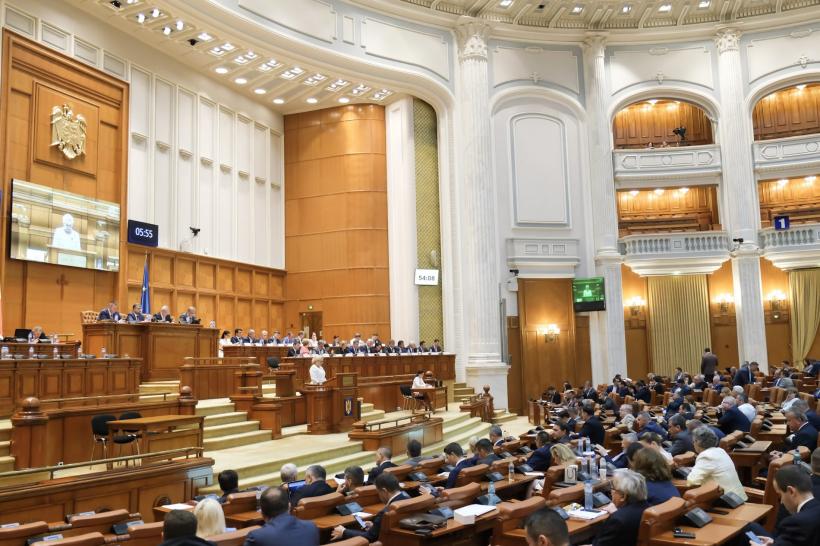 A început ședința solemnă din Parlament cu ocazia împlinirii a 30 de ani de la Revoluţie
