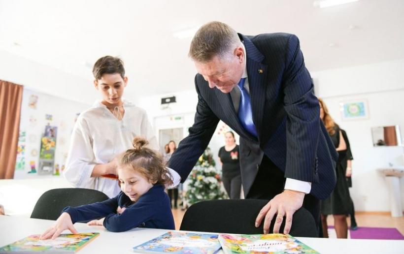 Klaus Iohannis, în vizită la copiii dintr-un centru de plasament din București