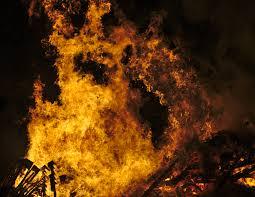Incendiu provocat intenționat la o casă din localitatea Petru Vodă, Neamț