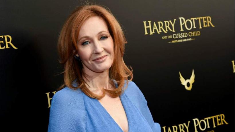 Scriitoarea britanică J.K. Rowling a provocat controverse aprinse legate de persoanele transgender