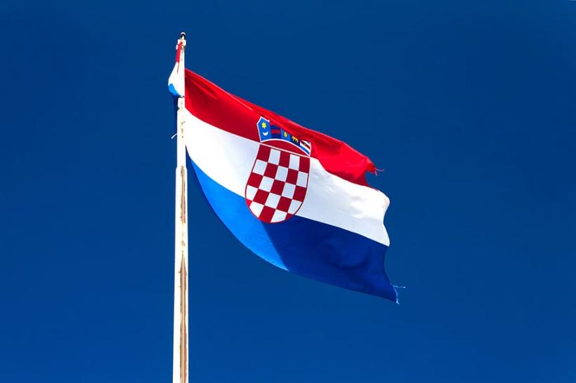 Secţiile de vot s-au deschis pentru primul tur al alegerilor prezidenţiale din Croația