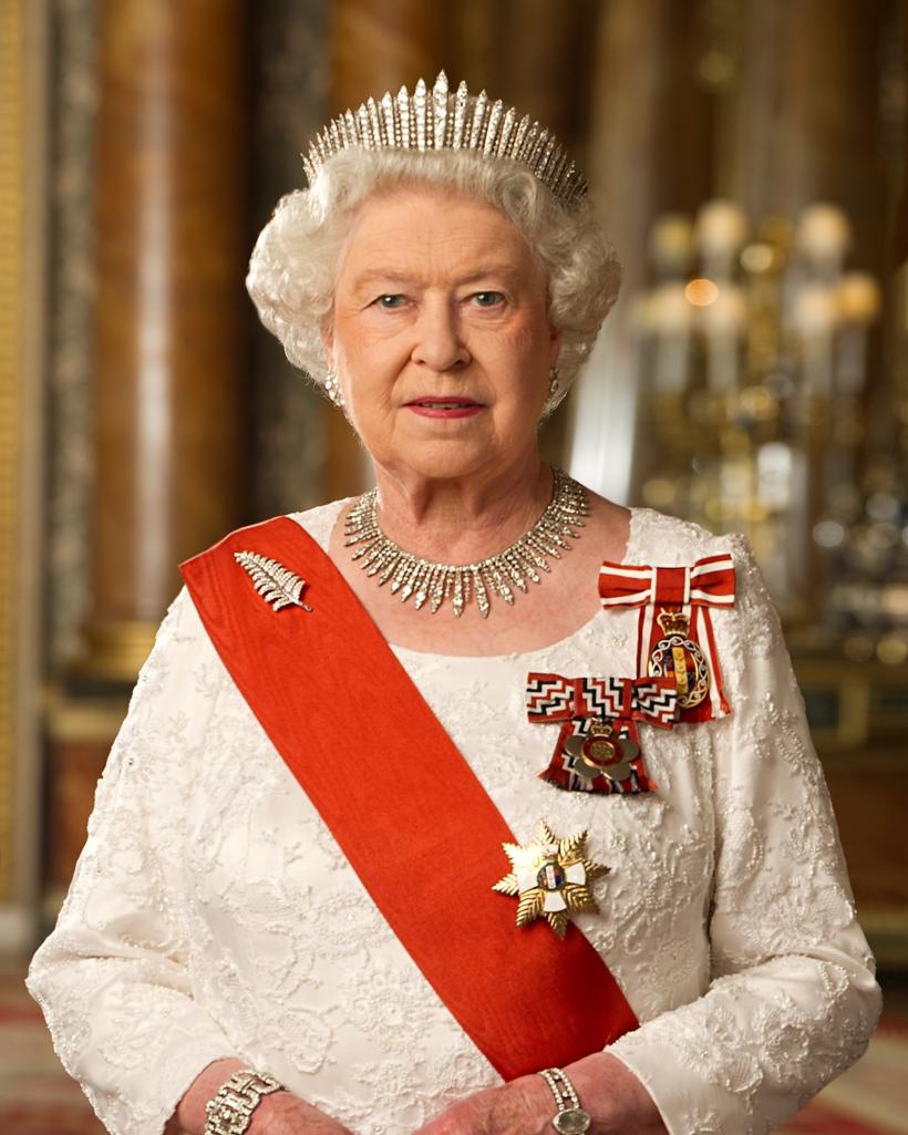 Regina Elisabeta a II-a a Marii Britanii a asistat la slujba de Crăciun alături de prințul Andrew
