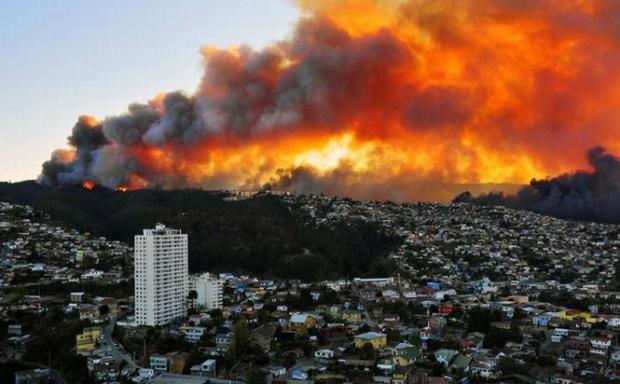 Incendii de proporții în Chile. Sute de locuințe au fost arse. Flăcările au fost provocate