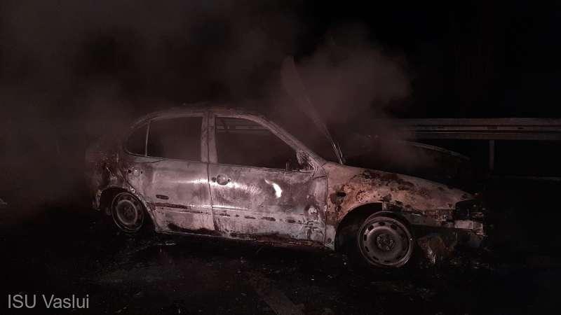 Vaslui: Un autoturism a luat foc într-un refugiu pentru camioane