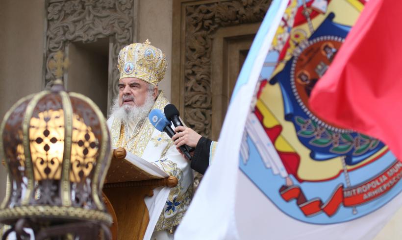 Patriarhul Daniel: Botezul Domnului este una dintre cele mai mari sărbători ale creştinătăţii