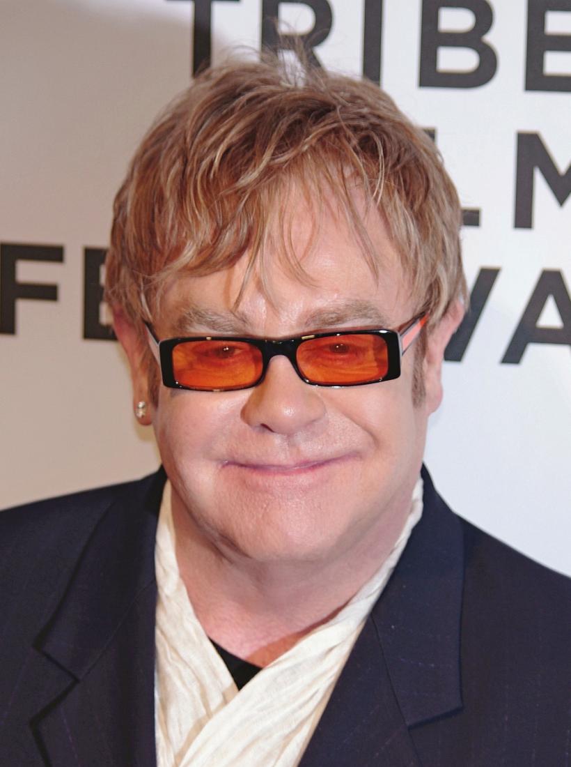 Elton John donează un milion de dolari pentru stingerea incendiilor din Australia