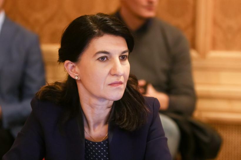 Violeta Alexandru anunţă reducerea posturilor din minister: De la 424, această propunere de organigramă are 323 posturi