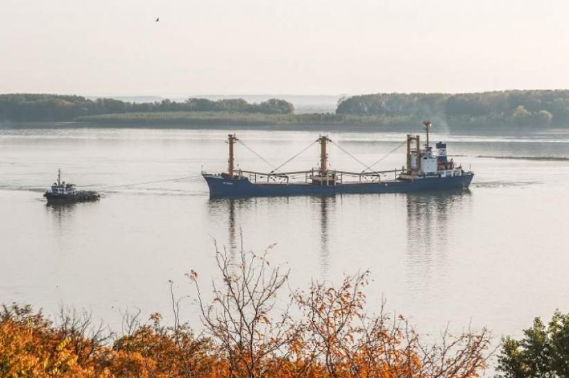 Navigatia pe Dunăre a fost oprită din cauza unei scurgeri de petrol