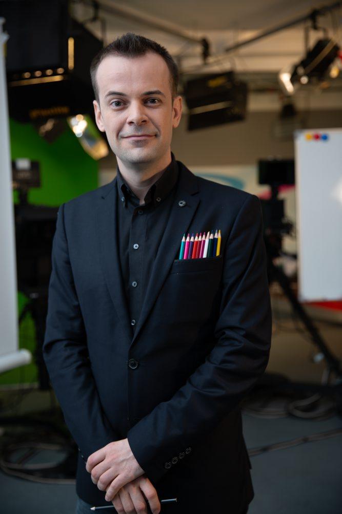 Aurelian Ciocan, proful de dicţie: „De mai bine de zece ani asistăm la un transfer al comunicării orale în scris” 18694093