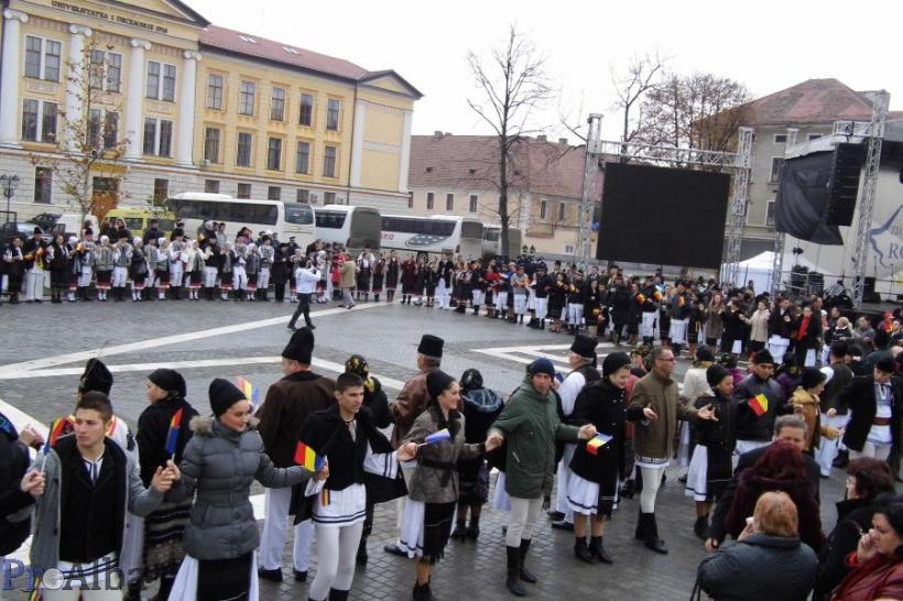 Zeci de români din Miercurea Ciuc s-au prins în Hora Unirii