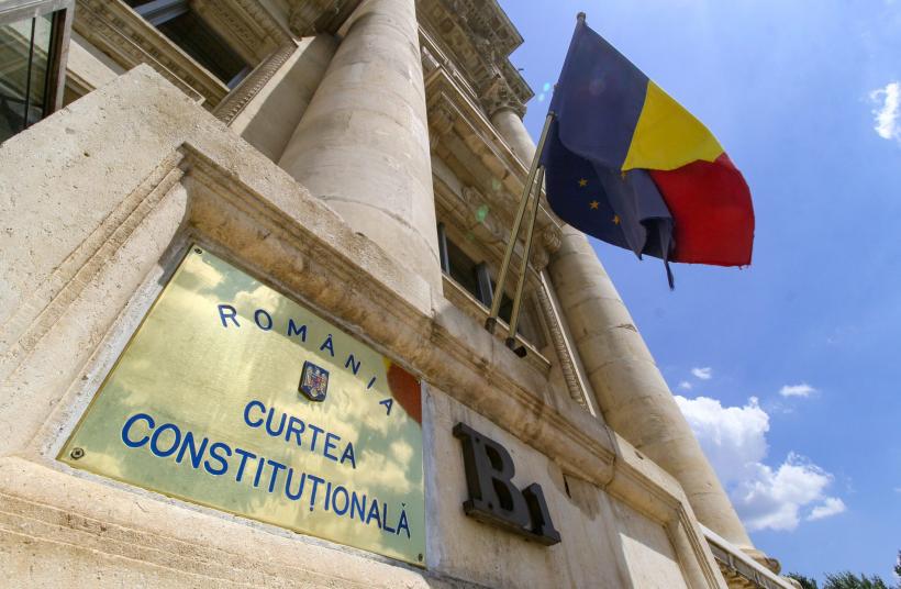 Patru conflicte juridice constituționale își așteaptă verdictul de aproape două luni