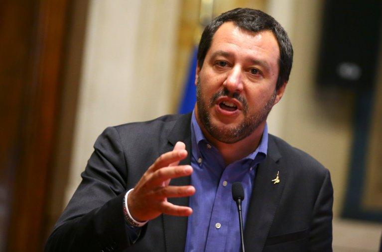Matteo Salvini este convins că nu va fi condamnat, dar îşi atenuează poziţia antieuropeană