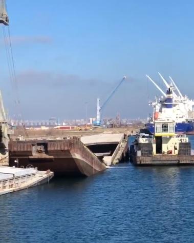 VIDEO. Incident în portul Agigea. O barjă s-a scufundat