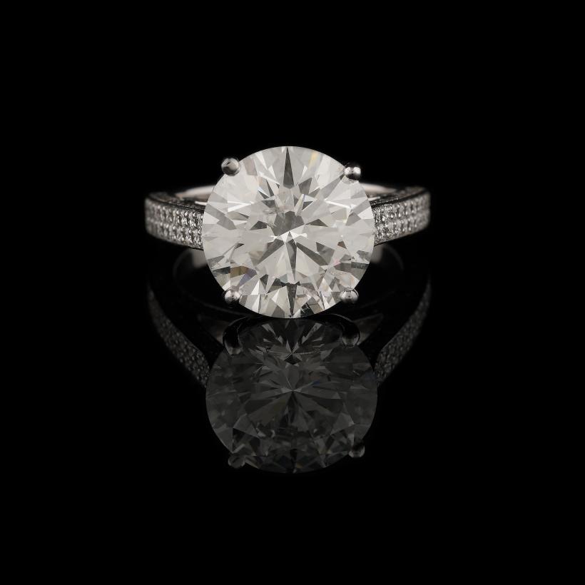 Cel mai mare diamant din România, de vânzare. Licitația de Bijuterii în valoare de 2 milioane de euro