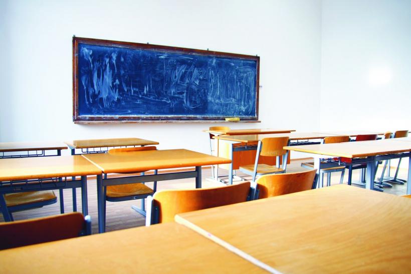 Cursurile unui liceu din Câmpina au fost suspendate. O elevă suspectă de conoravirus