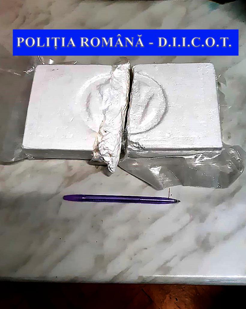 Operațiune uriașă antidrog, la Iași: Un kilogram de cocaină urma să fie vândută cu 45.000 euro