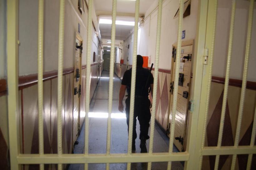 Un deţinut de la Penitenciarul Aiud, găsit spânzurat în baie