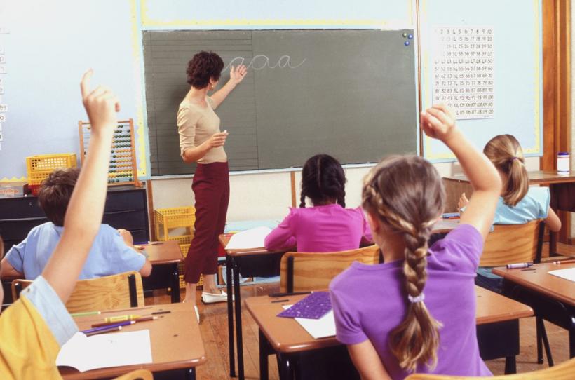 Sindicatele din Educație cer ca profesorii să nu mai fie chemați la școală