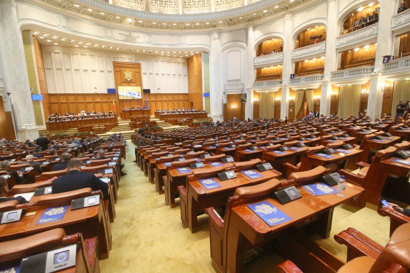 Parlamentul României își suspendă activitatea pentru o săptămână